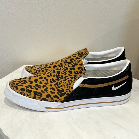 🔥Nike Leopard Print Slip-On Sneakers🔥 - Picture 1 of 5